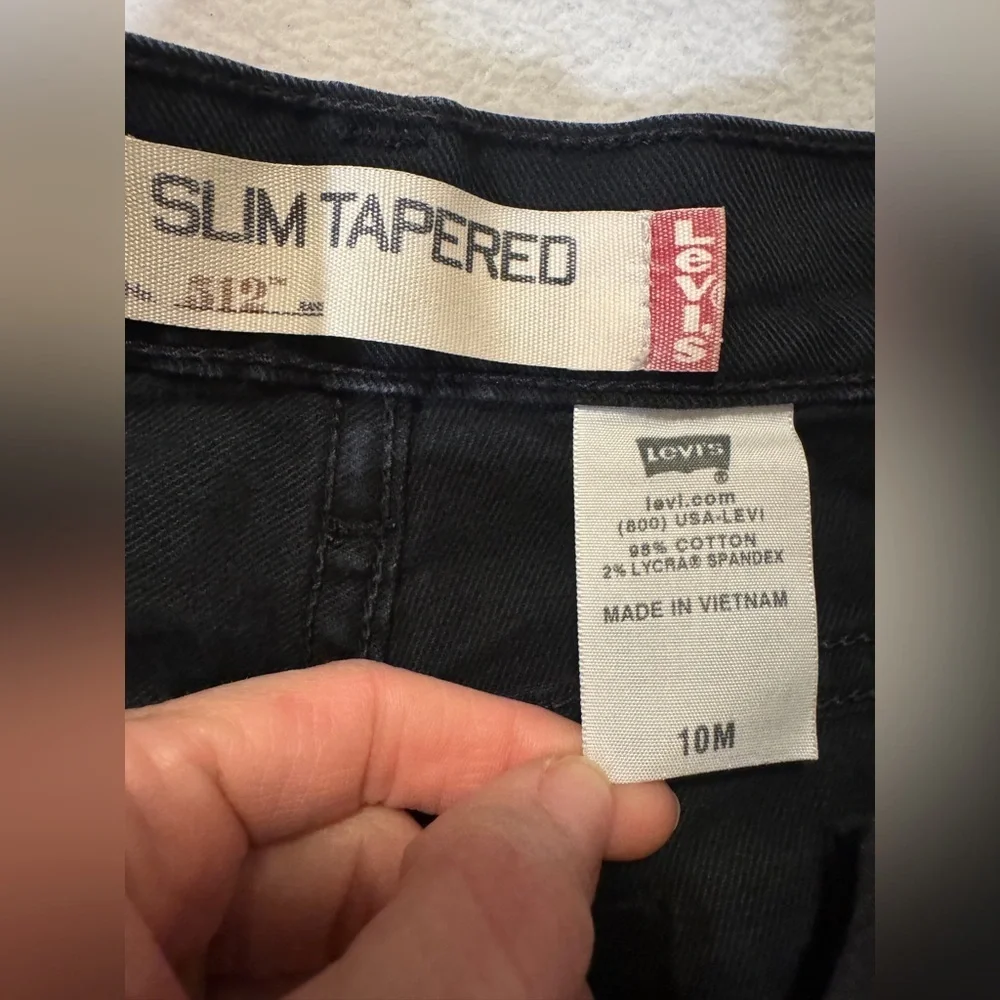 Levis dark jeans